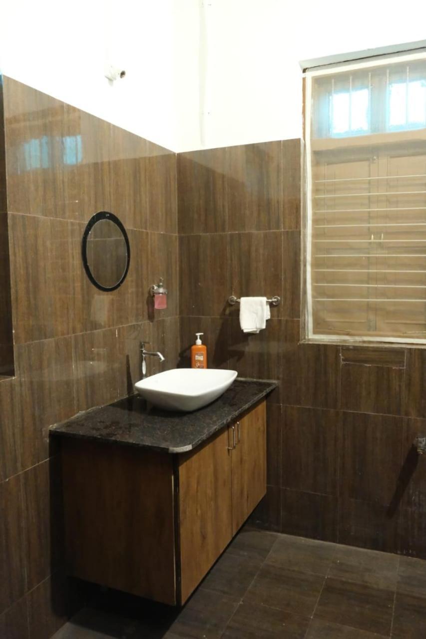 Hotel Ashirwad ジュナーガド エクステリア 写真